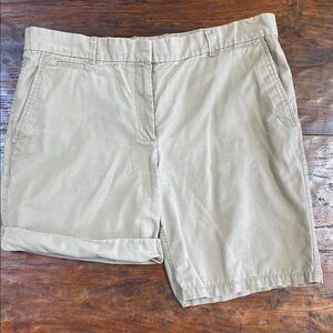 Boyfriend Gap Khaki shorts, size 10